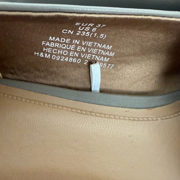 H&M Womens Gold Chain Accent Almond Toe Taupe Flat Slip-On Loafers Neutral 6 - Picture 8 of 8